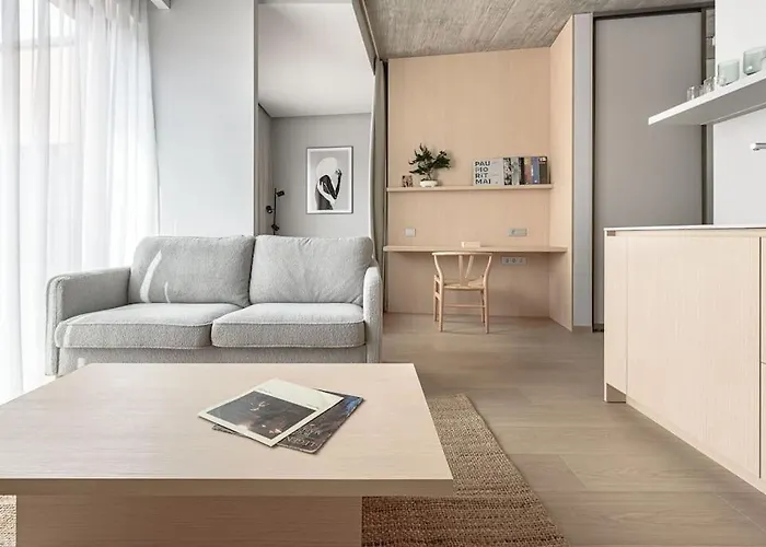 Cozy Japanese Oasis With Balcony, Gramophone, Netflix