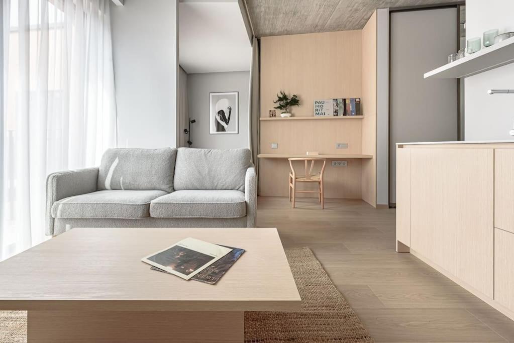 Cozy Japanese Oasis With Balcony, Gramophone, Netflix