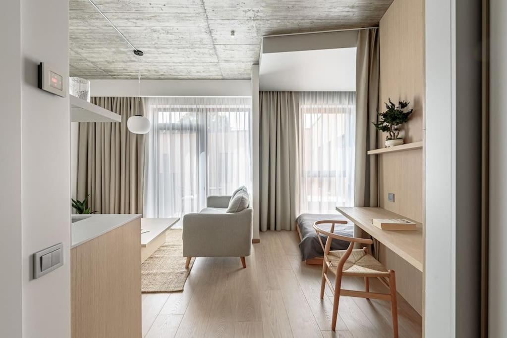 Cozy Japanese Oasis With Balcony, Gramophone, Netflix Appartamento *