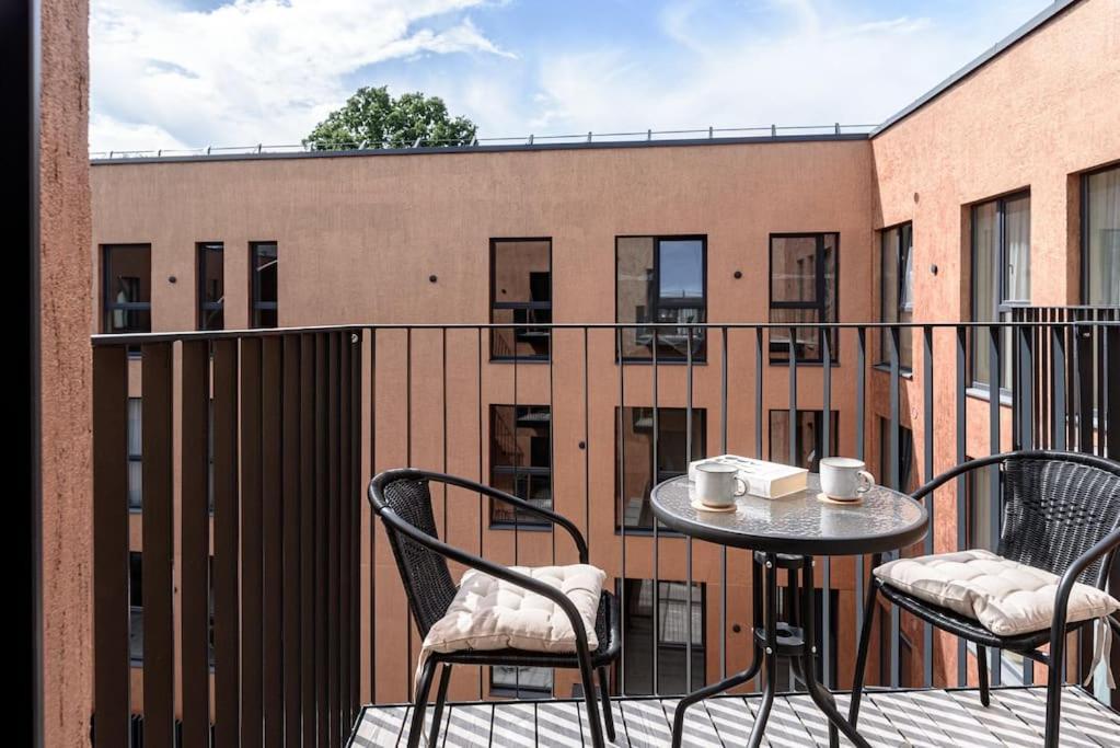 Cozy Japanese Oasis With Balcony, Gramophone, Netflix * VNO